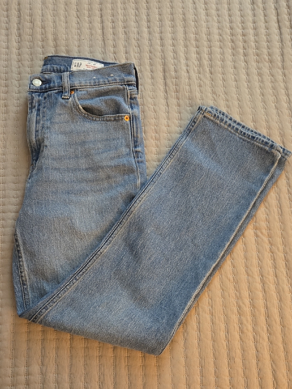 GAP 90's Straight Leg Jeans in Light Blue Wash